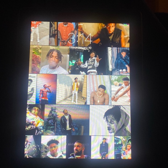 ipad 2 brand new , no scratches and come with charger